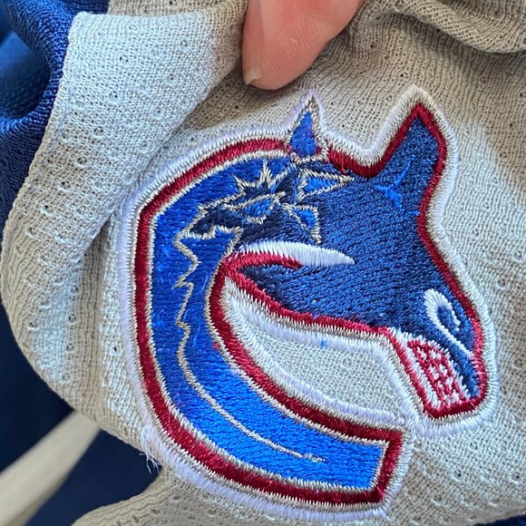 Vintage NHL Official Canucks Jersey Mighty Mac Sports Boy's Kid's Unisex - Picture 8 of 9